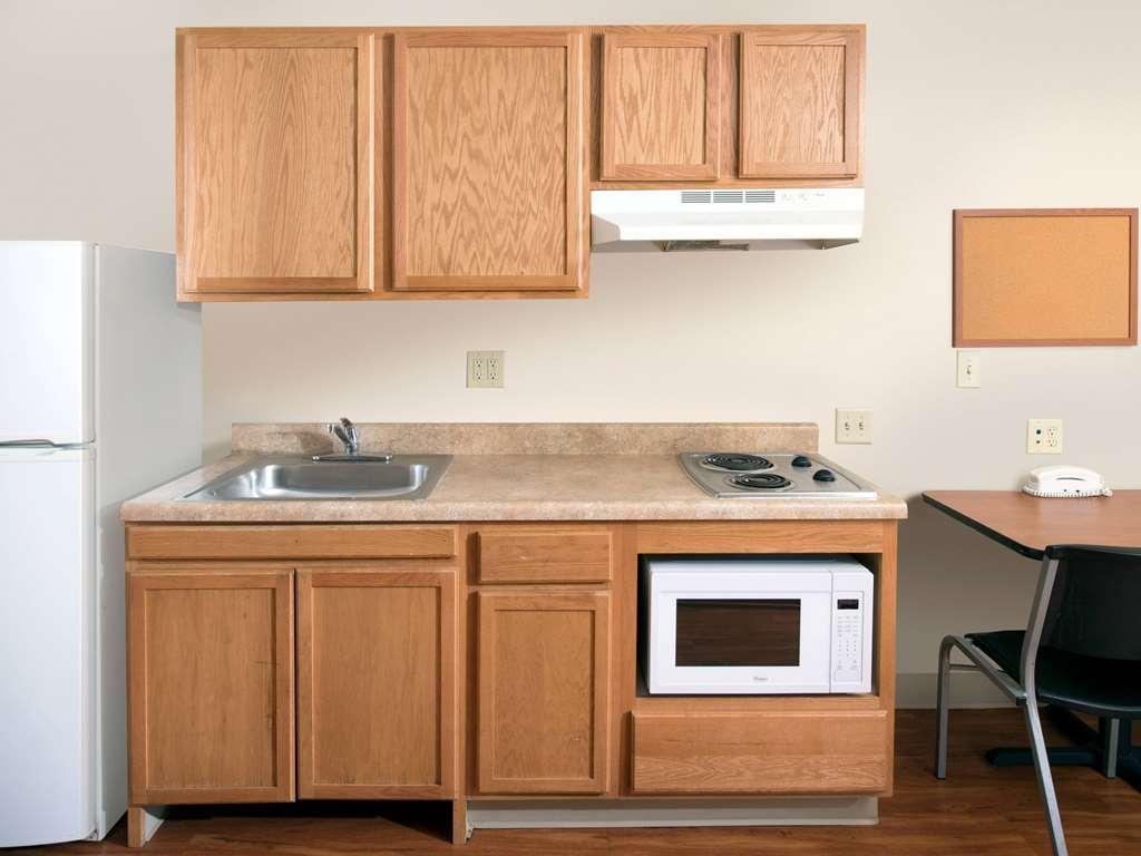 Extended Stay America Select Suites - Wichita - North 객실 사진