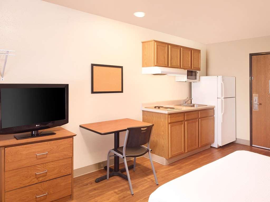 Extended Stay America Select Suites - Wichita - North 객실 사진
